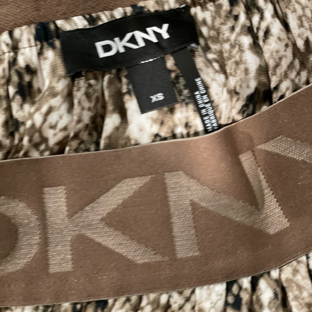 NWOT DKNY boutique animal print pleated skirt. Gorgeous - Picture 10 of 17